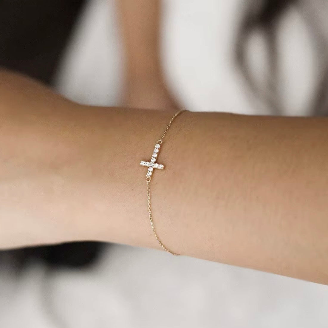 Cross pendant bracelet