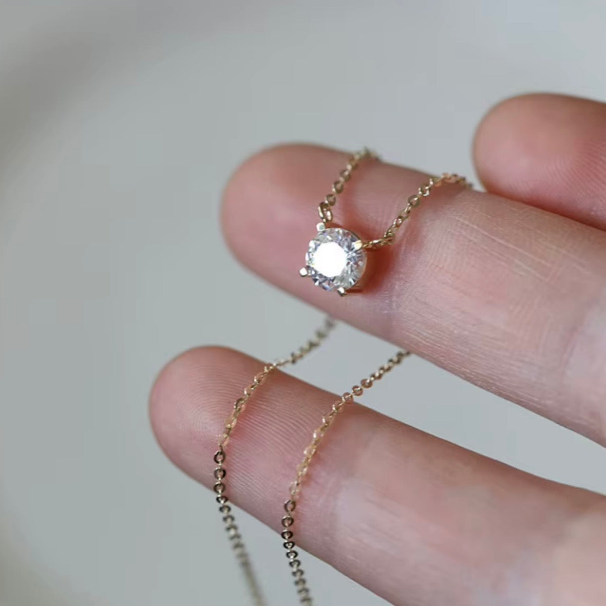 Diamond pendant necklace