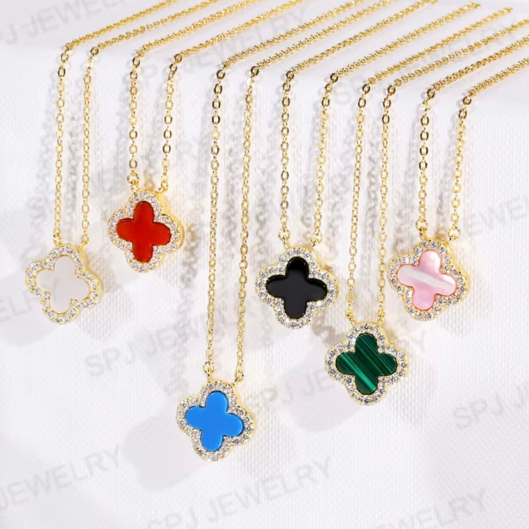 Four leaf clover pendant necklace