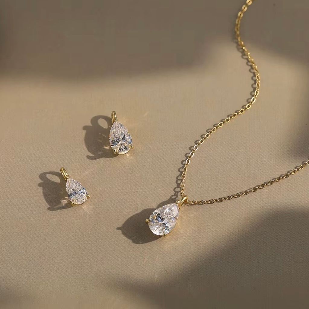 Pear shaped diamond necklace