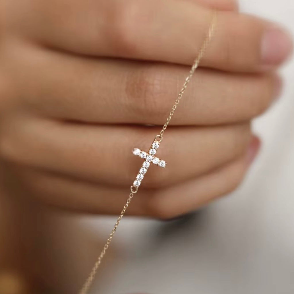 Cross pendant bracelet