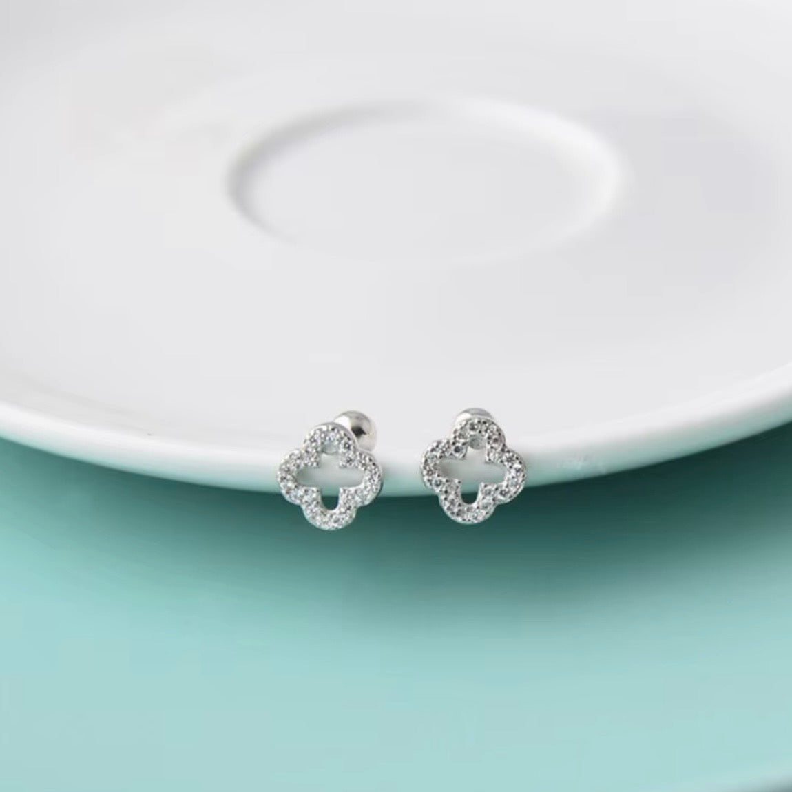 Dainty clover earrings